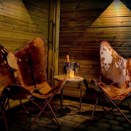 Le Spa Du Cabanon: Cabanon De Luxe Avec Spa Entierement Privatif Aye Екстер'єр фото
