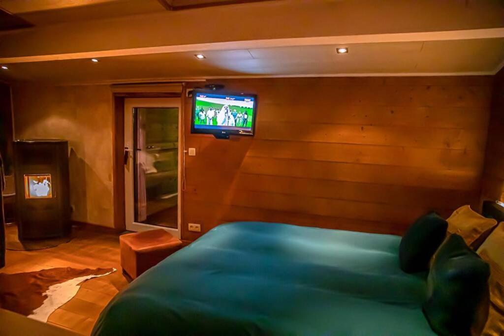 Le Spa Du Cabanon: Cabanon De Luxe Avec Spa Entierement Privatif Aye Екстер'єр фото